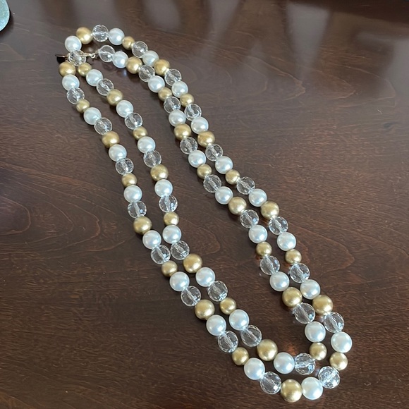 Jewelry - Beautiful gold and white necklace